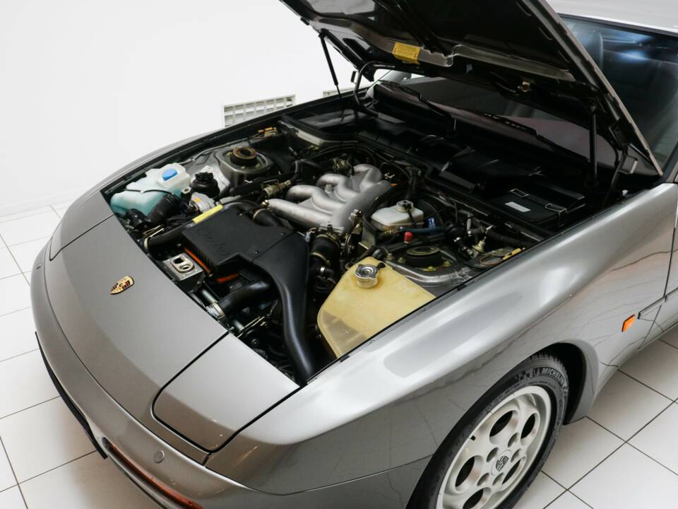 Bild 10/19 von Porsche 944 Turbo (1988)