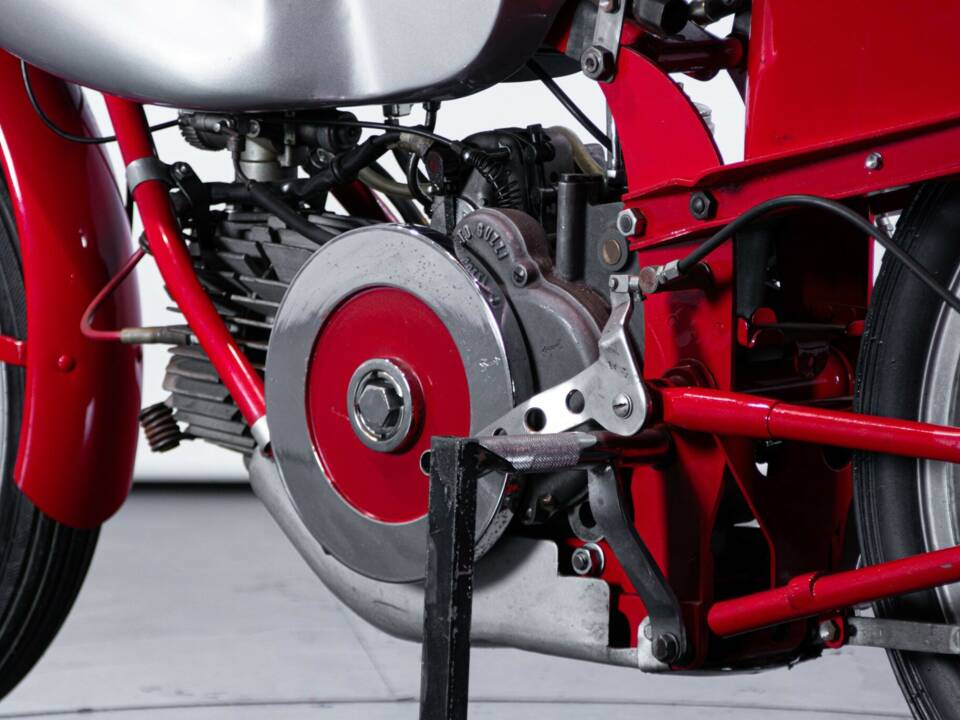 Image 38/50 of Moto Guzzi DUMMY (1948)