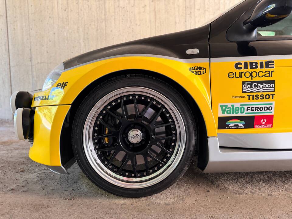 Imagen 12/29 de Renault Clio II V6 (2002)