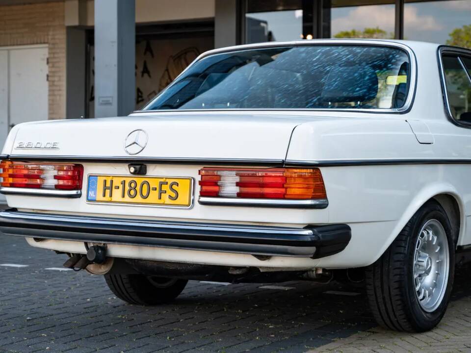 Bild 53/62 von Mercedes-Benz 280 CE (1982)