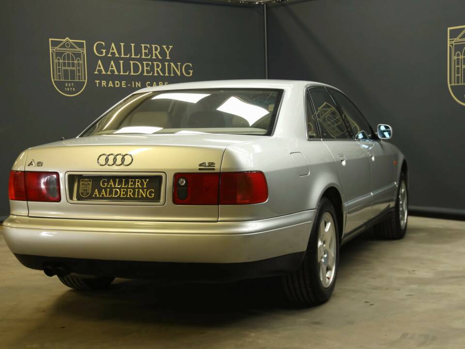 Immagine 23/50 di Audi A8 4.2 quattro (1995)