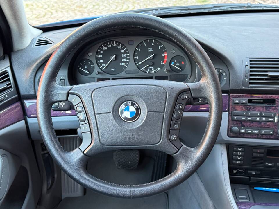 Image 58/100 of BMW 540i Touring (1998)