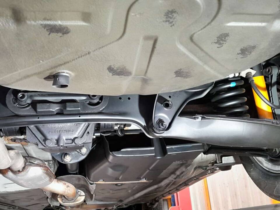 Image 32/33 of Mercedes-Benz E 300 Diesel (1994)