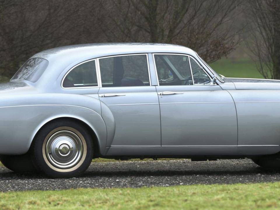 Image 7/50 of Bentley S 3 Continental Flying Spur (1963)