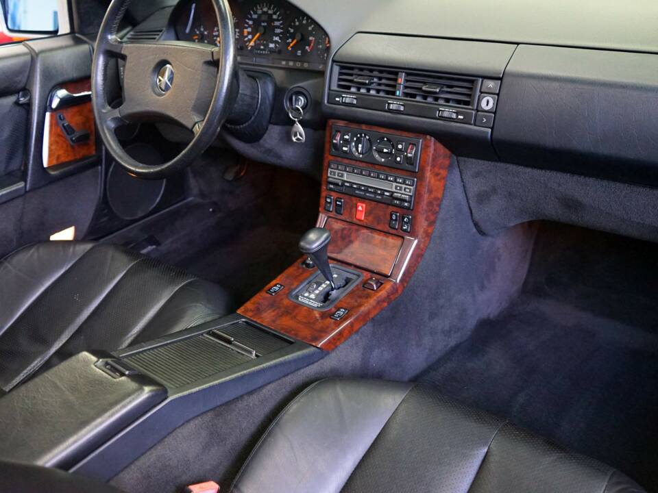 Image 19/38 of Mercedes-Benz 500 SL (1991)