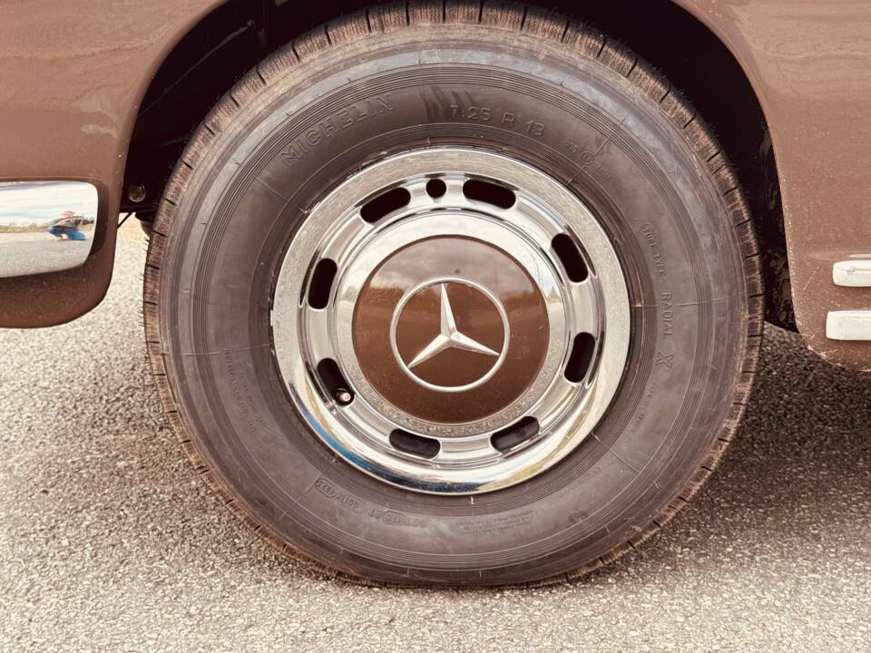 Image 22/43 of Mercedes-Benz 220 S (1956)