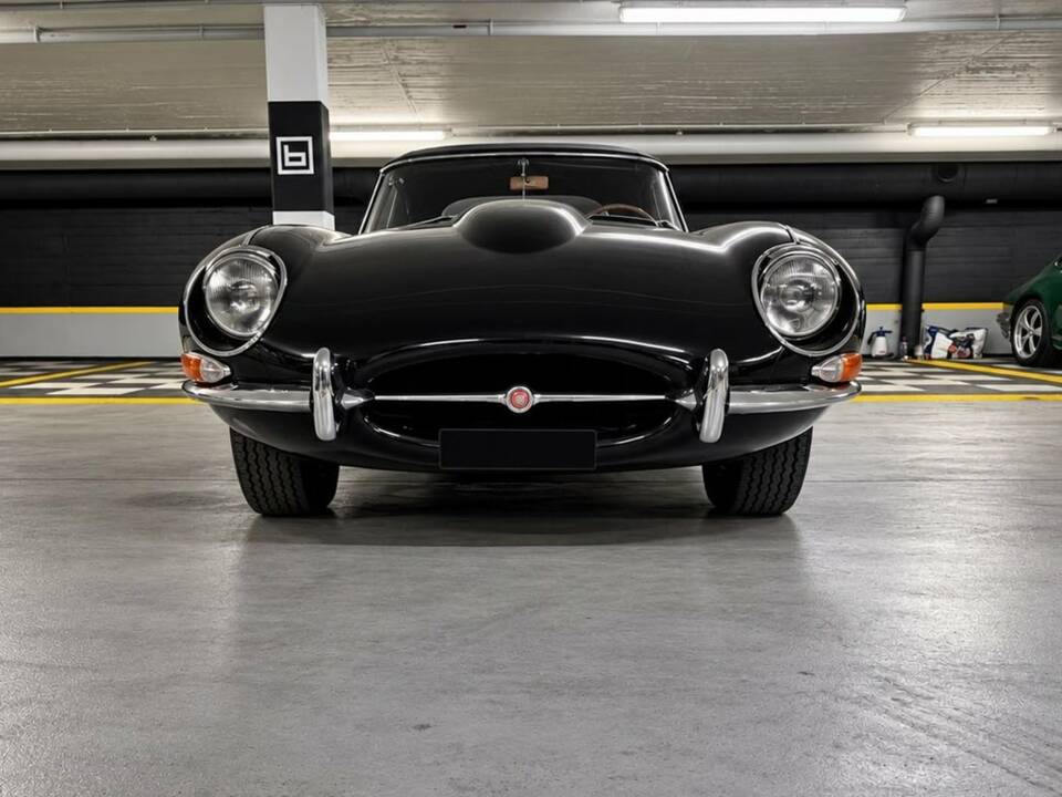 Image 3/8 de Jaguar E-Type (1968)