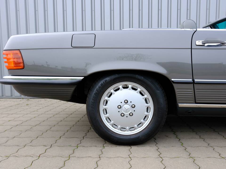 Image 15/97 de Mercedes-Benz 560 SL (1987)