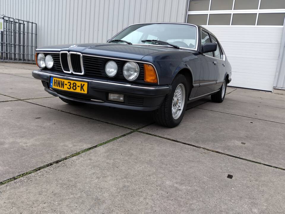 Bild 2/113 von BMW 735i (1986)