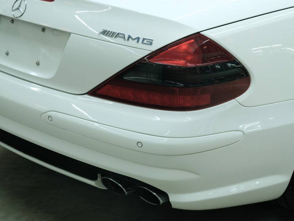 Image 22/50 of Mercedes-Benz SL 55 AMG (2003)