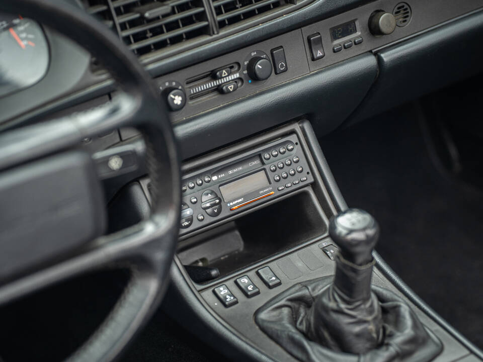 Image 35/42 de Porsche 944 S2 (1991)