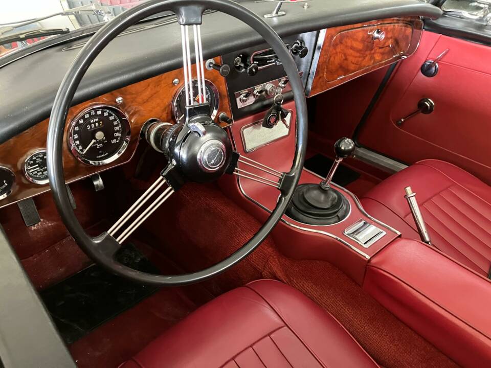 Image 13/21 of Austin-Healey 3000 Mk III (BJ8) (1967)