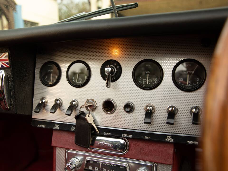 Image 43/50 of Jaguar E-Type 3.8 Flat Floor (1961)
