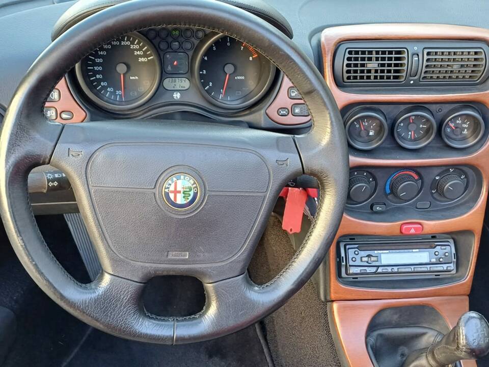 Image 6/9 of Alfa Romeo Spider 2.0 Twin Spark 16V (1996)