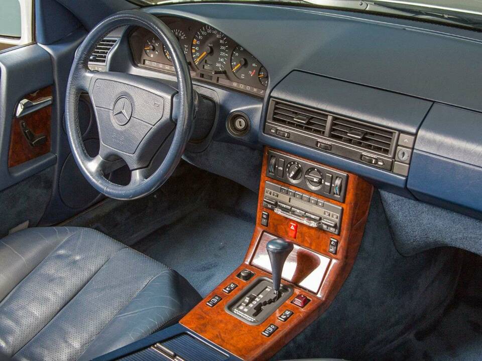 Immagine 17/20 di Mercedes-Benz SL 280 (1994)