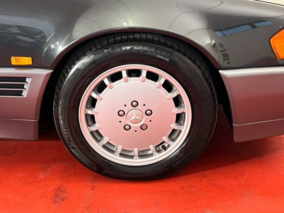 Image 32/48 of Mercedes-Benz 300 SL-24 (1992)