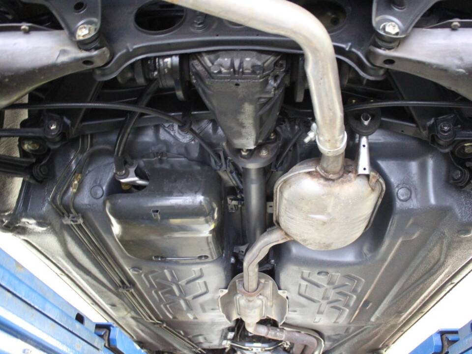 Image 20/27 of Mercedes-Benz 190 E (1987)