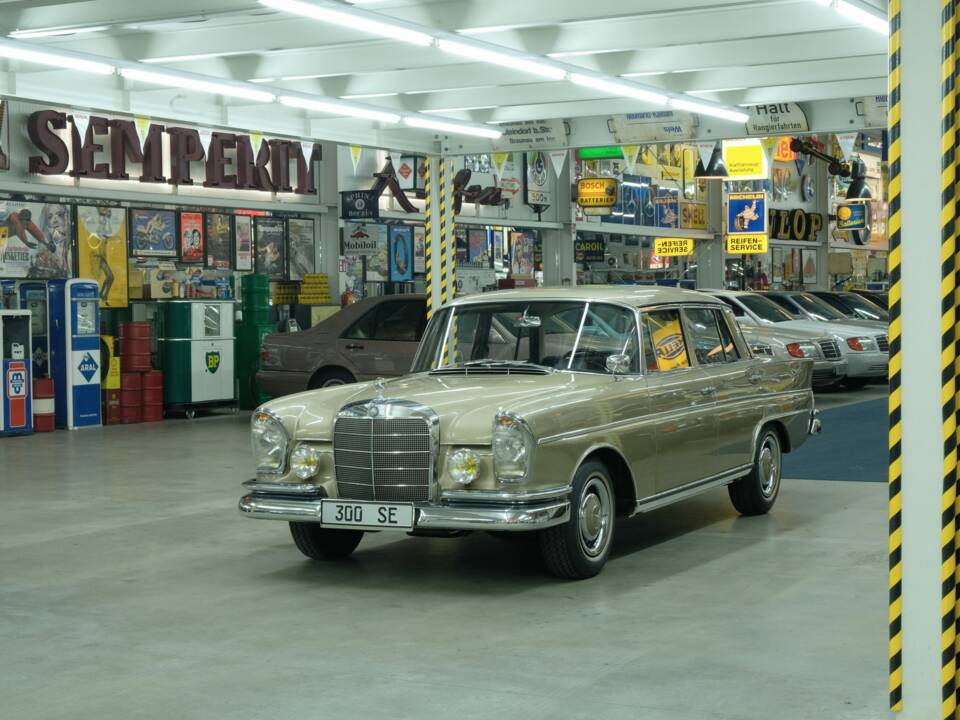 Image 1/50 of Mercedes-Benz 300 SE (1964)
