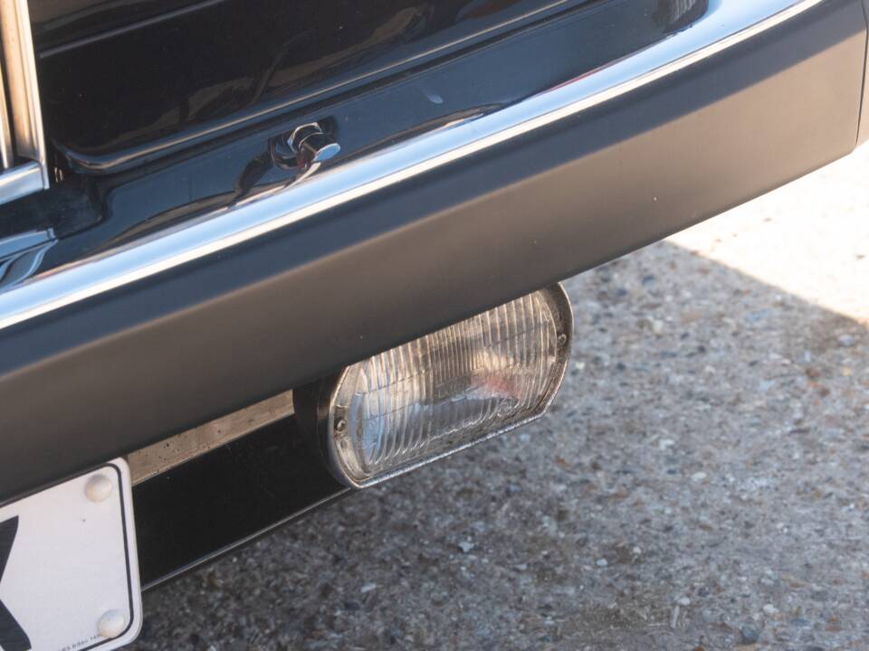 Image 21/50 de Rolls-Royce Corniche I (1981)
