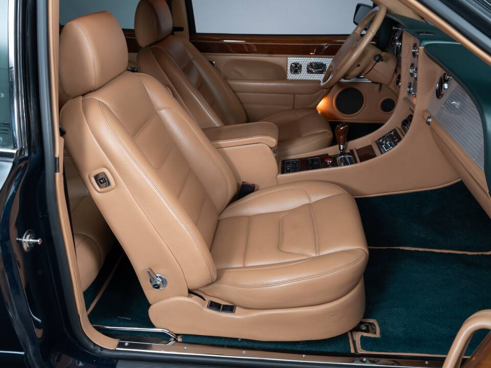 Image 30/43 of Bentley Continental T (1997)