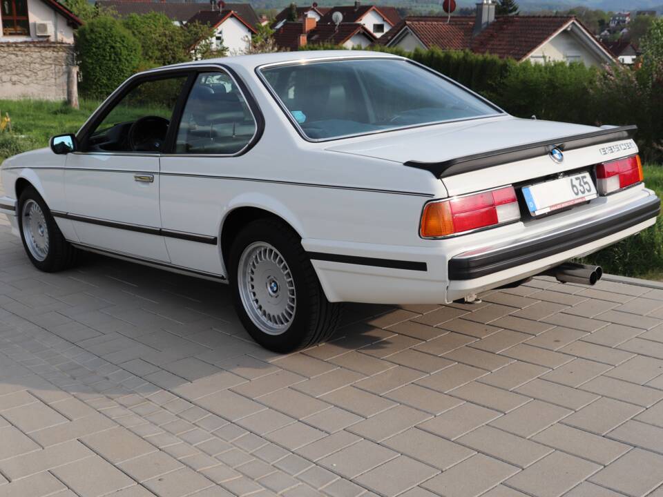 Image 8/28 of BMW 635 CSi (1989)