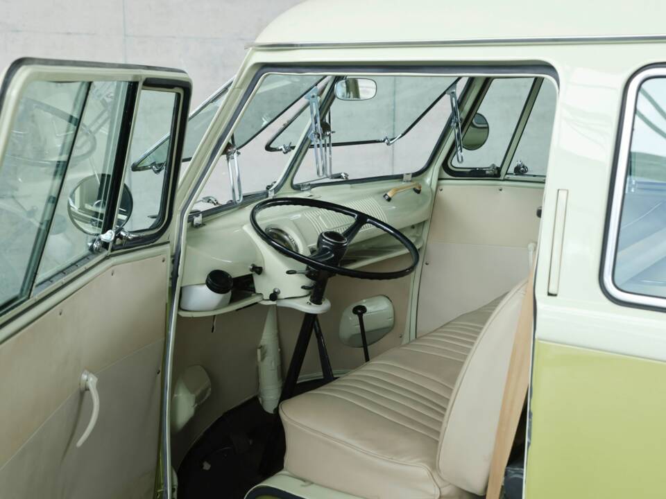Image 14/47 of Volkswagen T1 minibus (1961)