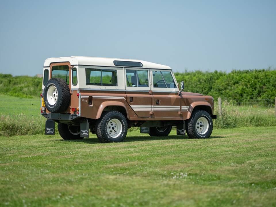 Image 9/33 of Land Rover Defender 110 (1983)