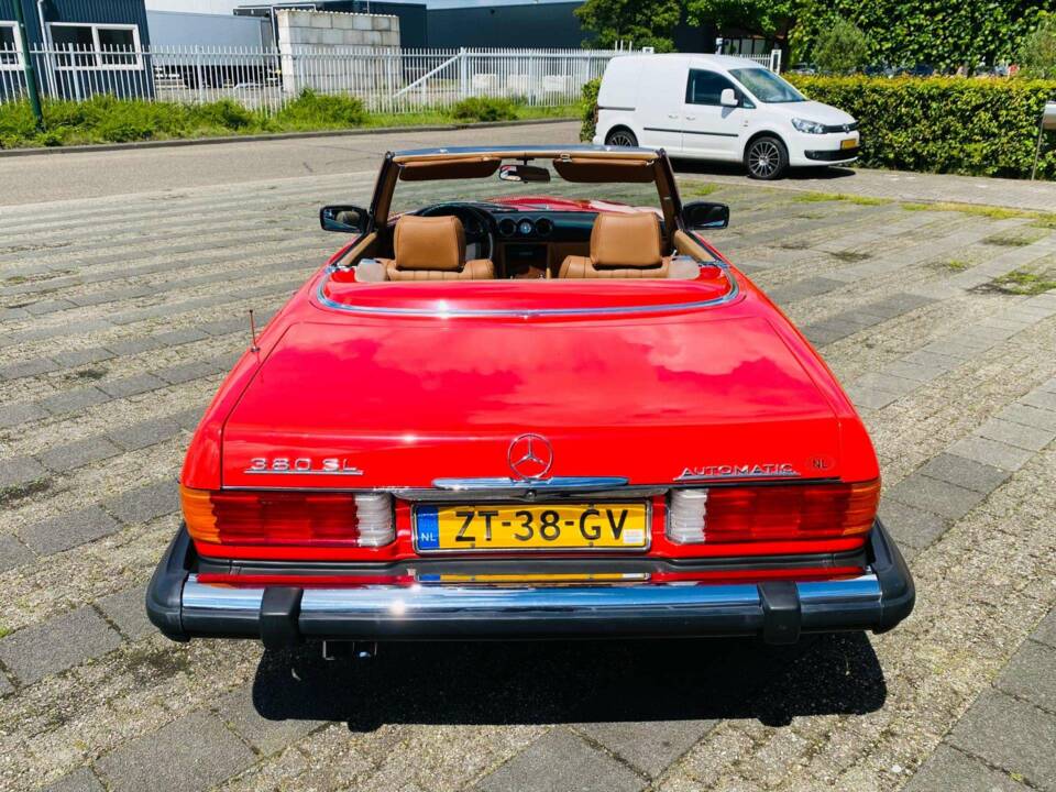 Image 32/50 of Mercedes-Benz 380 SL (1984)