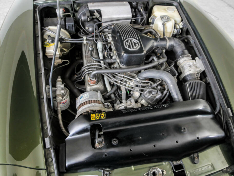 Image 39/50 of MG RV8 (1991)