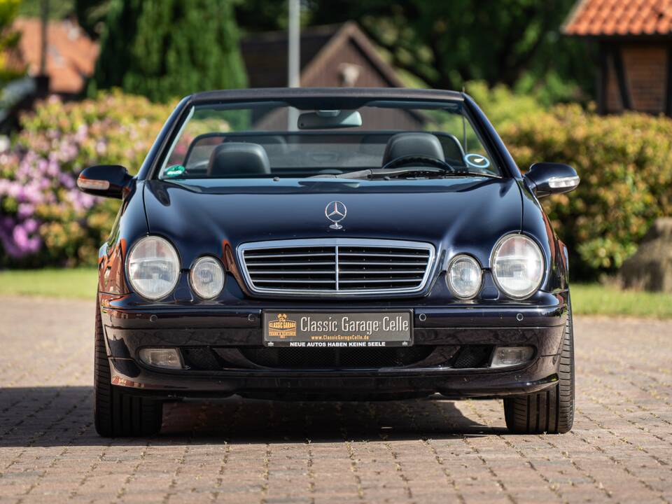 Bild 8/61 von Mercedes-Benz CLK 320 (2002)