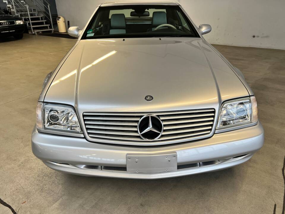 Image 30/82 of Mercedes-Benz SL 500 &quot;Silver Arrow&quot; (2001)