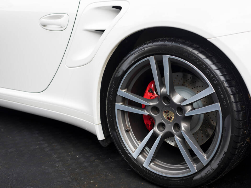 Image 16/27 of Porsche 911 Turbo (2010)