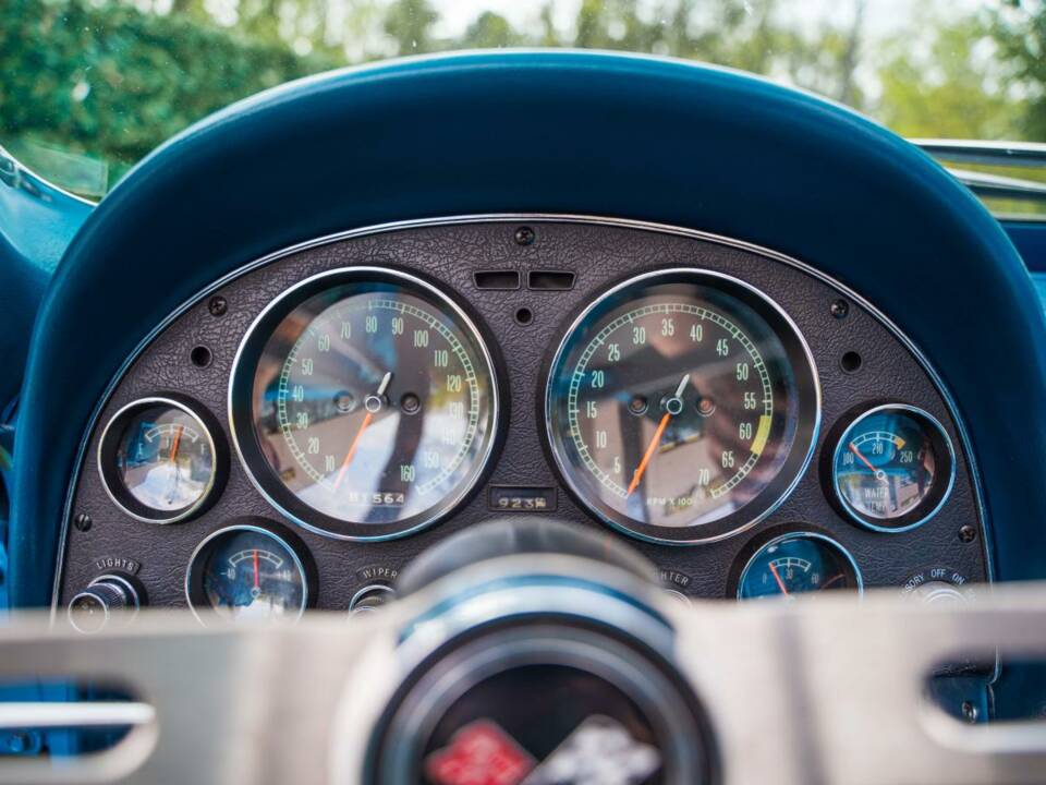 Image 15/19 of Chevrolet Corvette Sting Ray (1966)