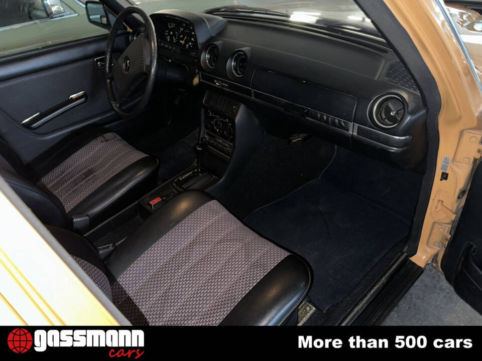 Image 13/15 de Mercedes-Benz 300 D (1977)