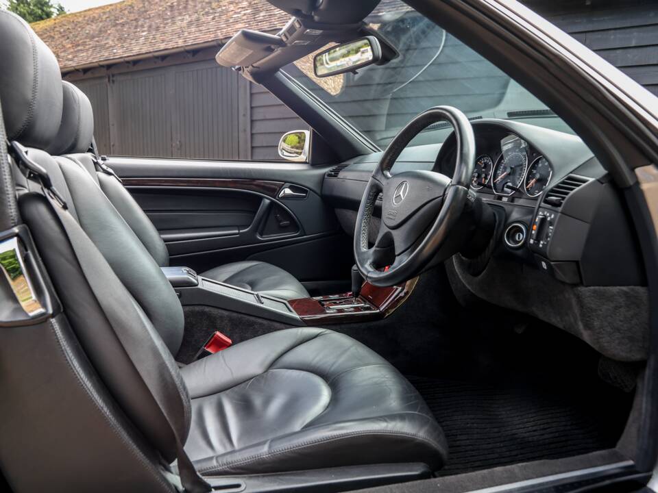Image 17/43 of Mercedes-Benz SL 280 (2002)