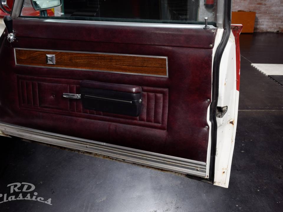 Image 32/50 de Cadillac Fleetwood 60 Ambulance (1975)