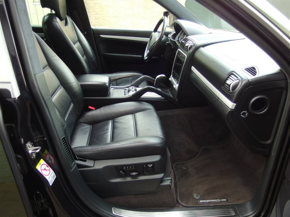 Image 55/99 of Porsche Cayenne Turbo (2007)