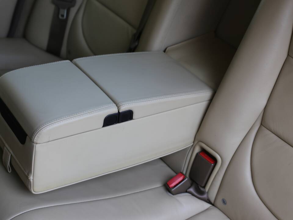 Imagen 36/77 de Jaguar XJ 8 4.2 (2005)