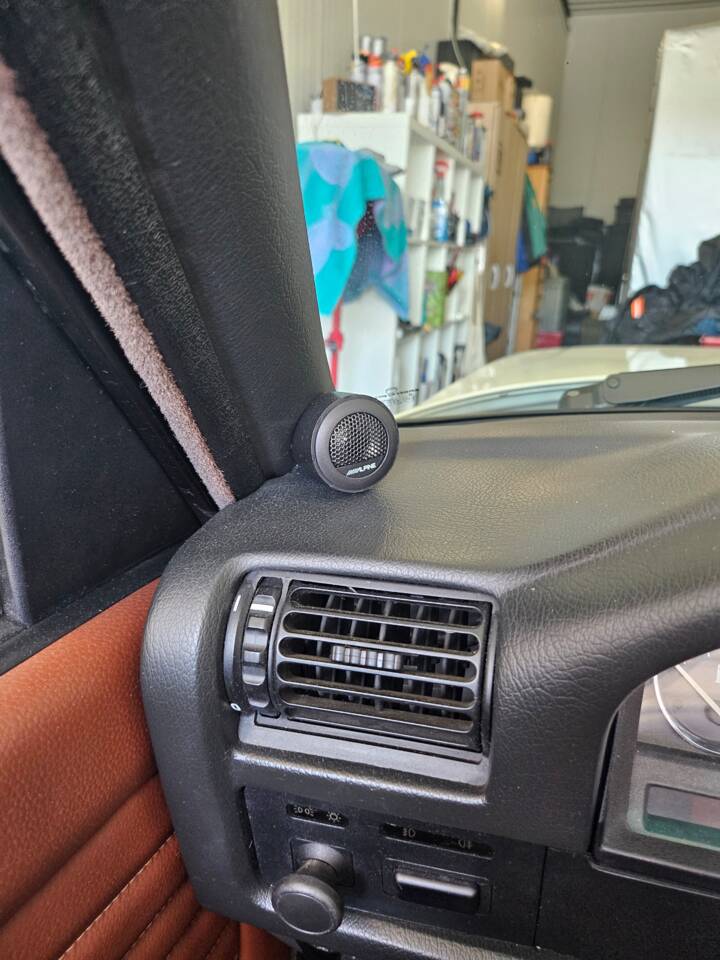 Immagine 50/67 di BMW 320i (1990)