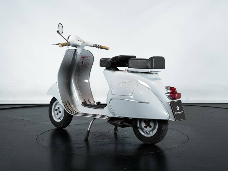 Afbeelding 2/30 van Piaggio Vespa 125 (1963)