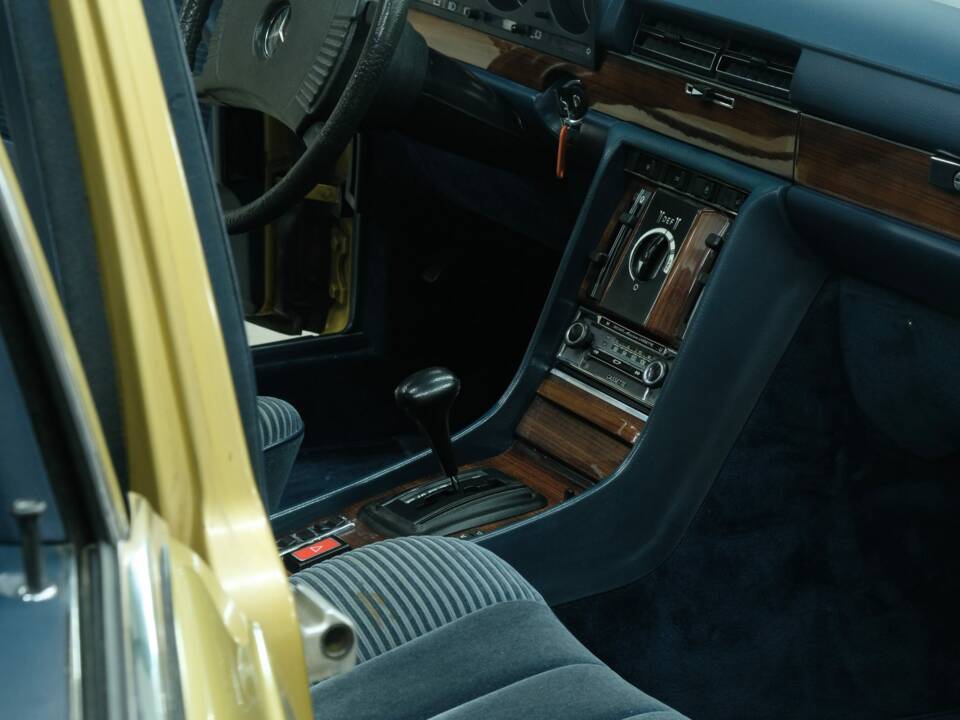 Image 43/76 of Mercedes-Benz 350 SEL (1977)