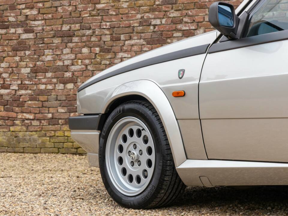Image 48/50 de Alfa Romeo 75 2.0 Twin Spark (1988)