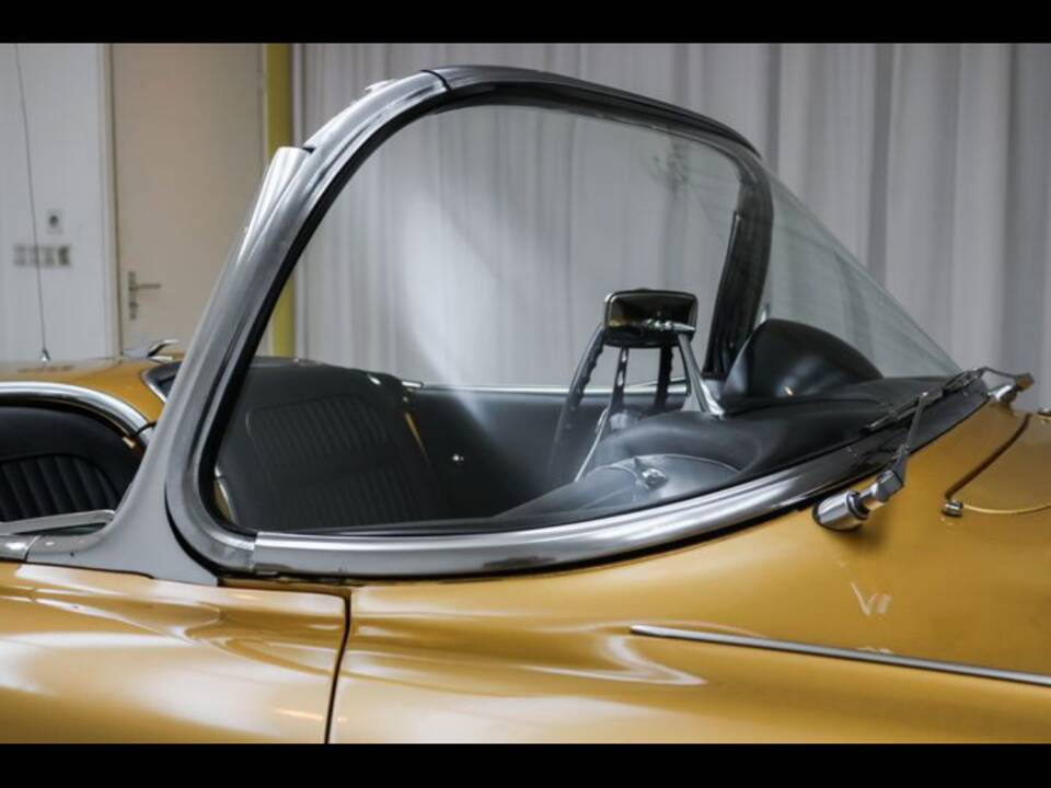 Image 49/100 of Chevrolet Corvette (1958)