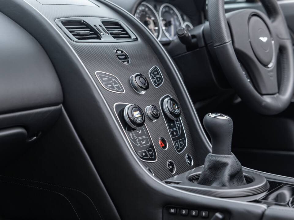 Bild 66/84 von Aston Martin V12 Vantage AMR Roadster (2018)