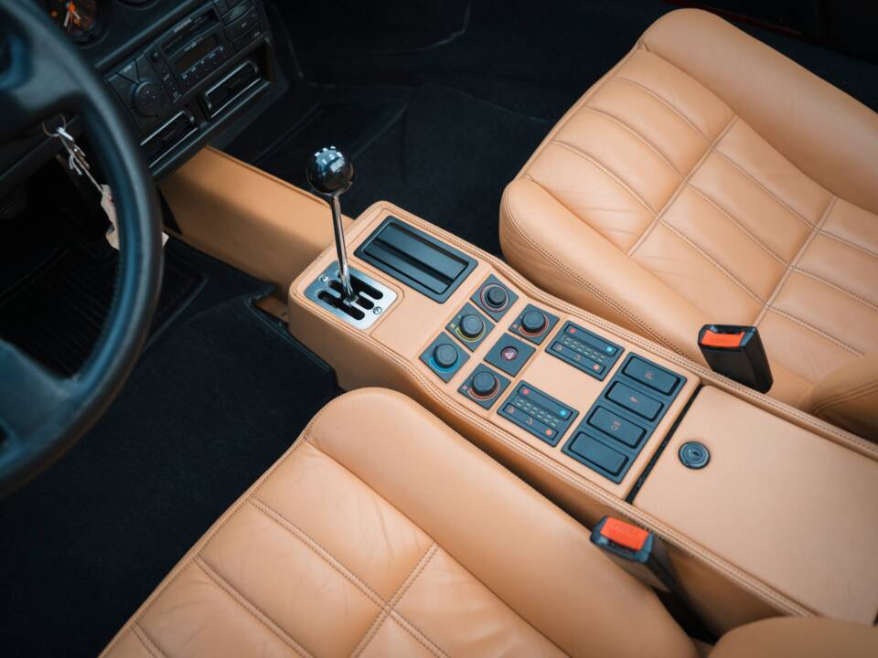 Afbeelding 18/41 van Ferrari 328 GTS (1989)
