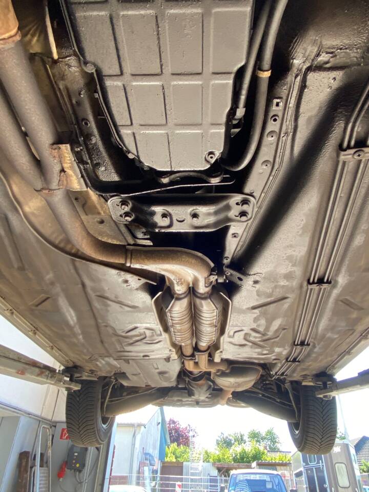 Immagine 17/19 di Mercedes-Benz E 200 (1993)
