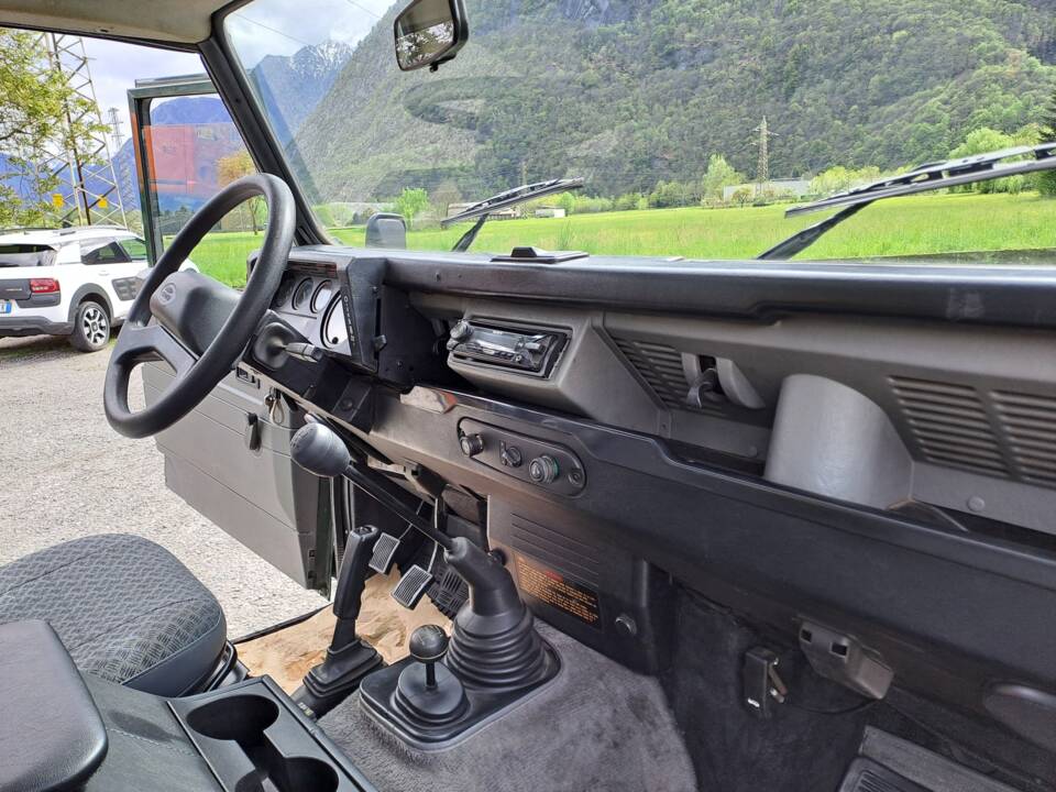 Imagen 9/15 de Land Rover Defender 110 Td5 (1999)