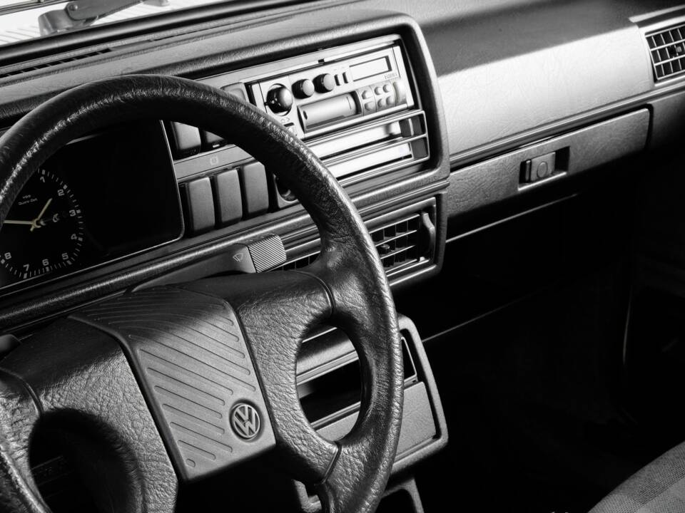 Image 17/41 of Volkswagen Golf Mk II 1.3 (1989)