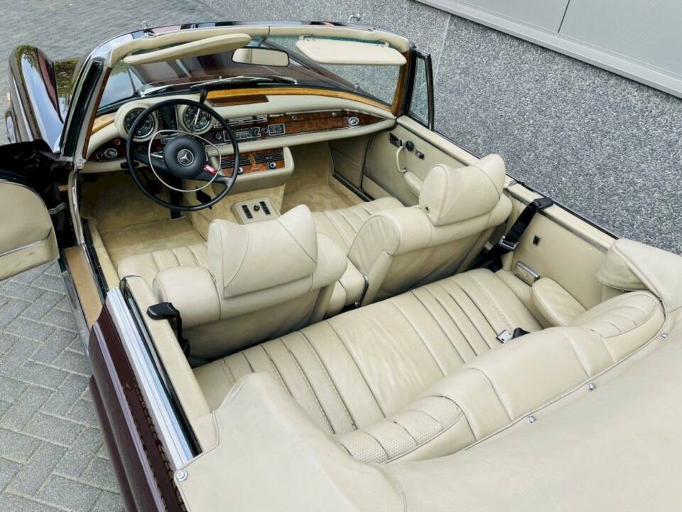 Image 18/36 de Mercedes-Benz 280 SE 3,5 (1971)