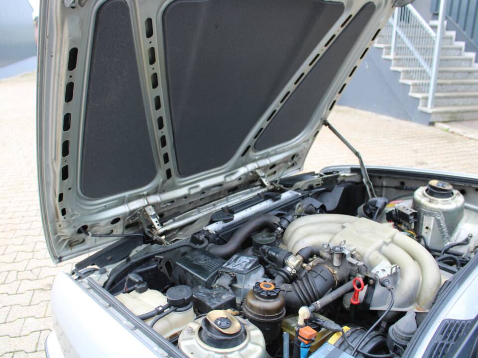 Image 22/32 de BMW 325ix (1990)